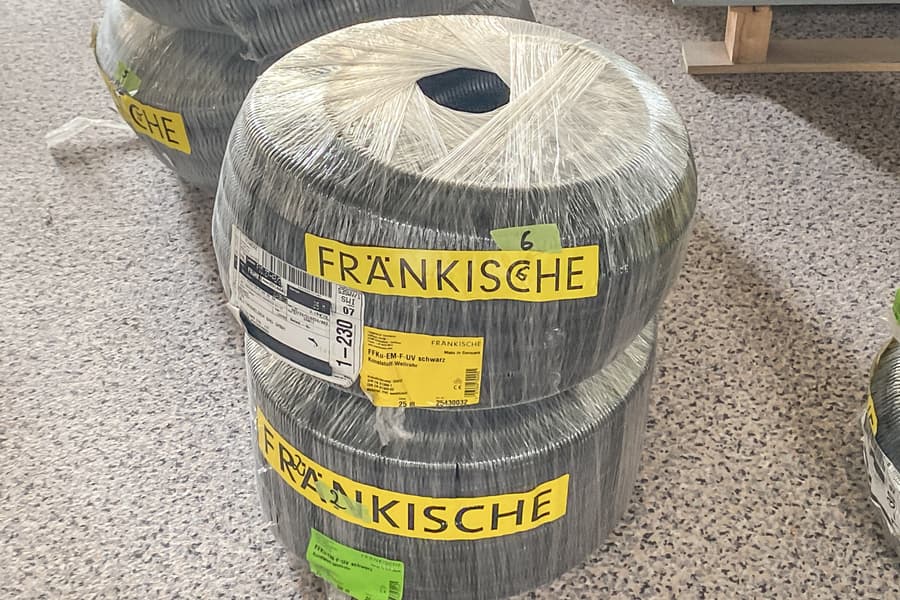 2 Rollen Schläuche